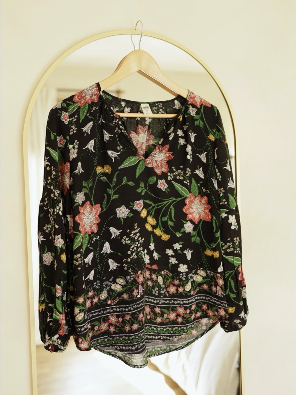 Old Navy Black Floral V-Neck Long-Sleeve Blouse